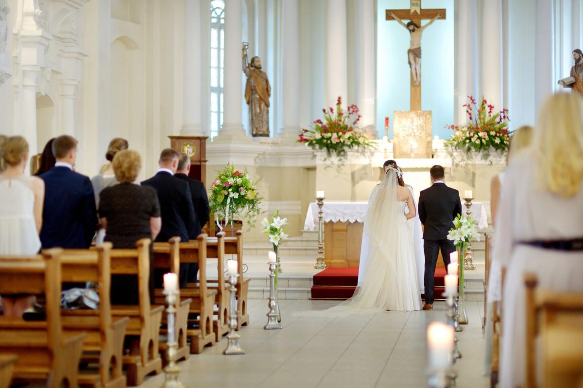 Jak zachowywać się w kościele podczas ślubu?
