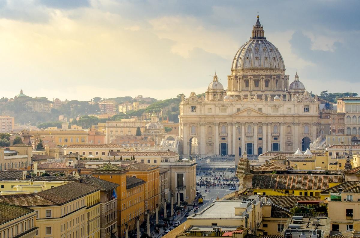 Orlen wspomaga Watykan środkami ochronnymi w setkach tysięcy sztuk 
