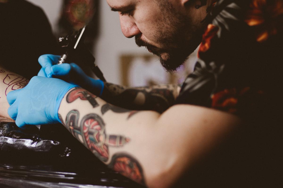 Rady przed zrobieniem tatuażu - te kwestie musisz przemyśleć!